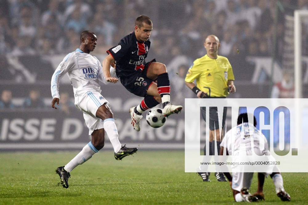 Jerome Rothen (Paris St. Germain, Mitte) im Duell - (pan28468) Fußball Herren Ligue 1 2008 2009, 1. Französische Liga, Olympique de Marseille - Paris Saint Germain 2:4, PSG, Vdig Gruppe Marseille Dynamik,