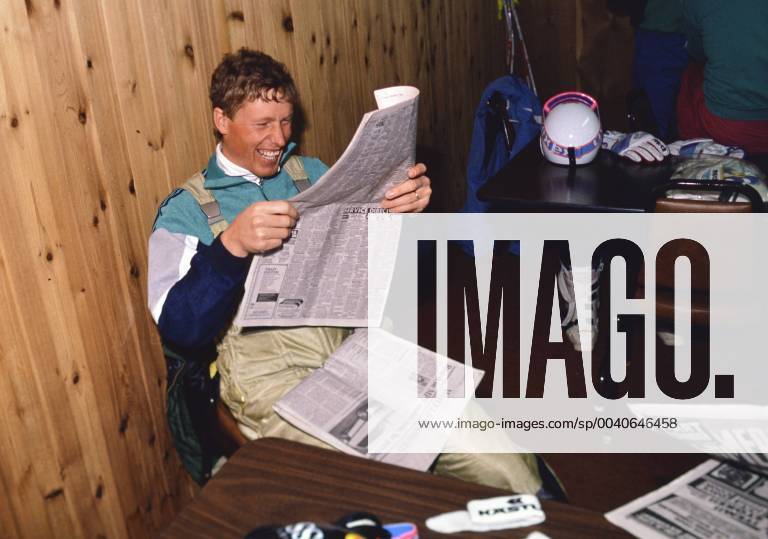 Ski WM 1989, Feature Pirmin ZURBRIGGEN SUI , Markus WASMEIER GER SKI ALPIN SAISON 88 89 WM 1989 Vail 29 01 12 02 1987 Pirmin ZURBRIGGEN SUI reads an American daily newspaper Vail Colorado USA