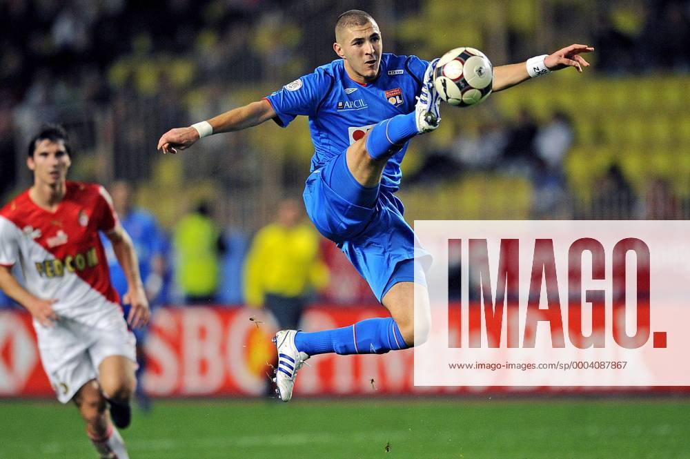 Karim Benzema (Lyon) am Ball - (pan28639) Fußball Herren Ligue 1 2008 2009, 1. Französische Liga, AS Monaco - Olympique Lyonnais 0:1, OL Einzelbild Monaco Dynamik,