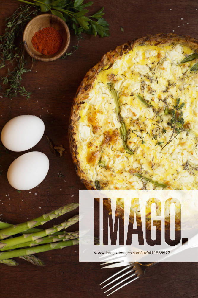 Quiche with ingredients of eggs, asparagus, paprika and thyme Boca Grande, Florida, United States , 20.12.2023, TTBB_ti00580_00665.jpg, overhead view, still life, simplicity, healthy eating, fresh, raw, fork, bowl, plate, indoors, food-and-drink, food, vegetable, asparagus, herb, parsley, thyme, quiche, organic food, paprika, nobody, nutrition, homemade, ready-to-eat, variety, quality, egg