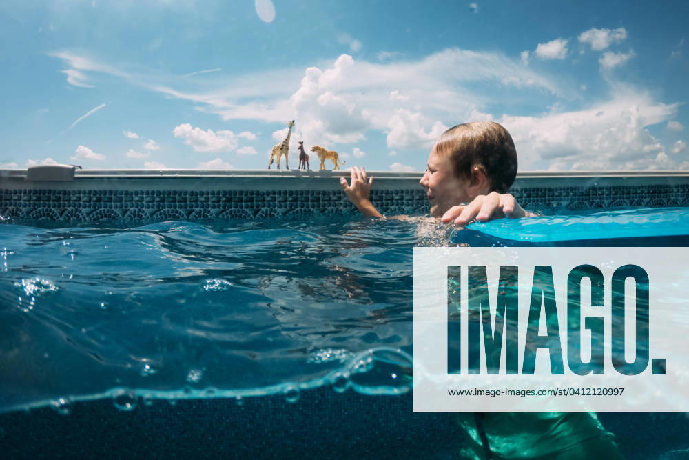 Boy in swimming pool playing with zoo animal toys McClure, Illinois, United States CR_WEKW240205BB-1347876-01 ,model released, Symbolfoto