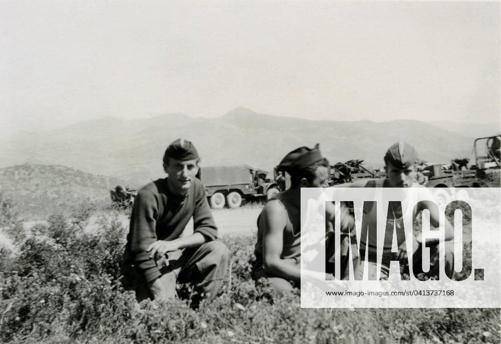 A group of 3 young French soldiers in Algeria between 1958 and 1962 (60s) - photo from family archives, undated and uncredited - Algerian war, French army, colony, French colonies, Algerian desert, jebel - PCT4294125 A group of 3 young French soldiers in Algeria between 1958 and 1962 (60s) - photo from family archives, undated and uncredited - Algerian war, French army, colony, French colonies, Algerian desert, jebel -; (add.info.: A group of 3 young French soldiers in Algeria between 1958 and 1962 (60s) - photo from family archives, undated and uncredited - Algerian war, French army, colony, French colonies, Algerian desert, jebel -); Patrice Cartier. All rights reserved 2023.