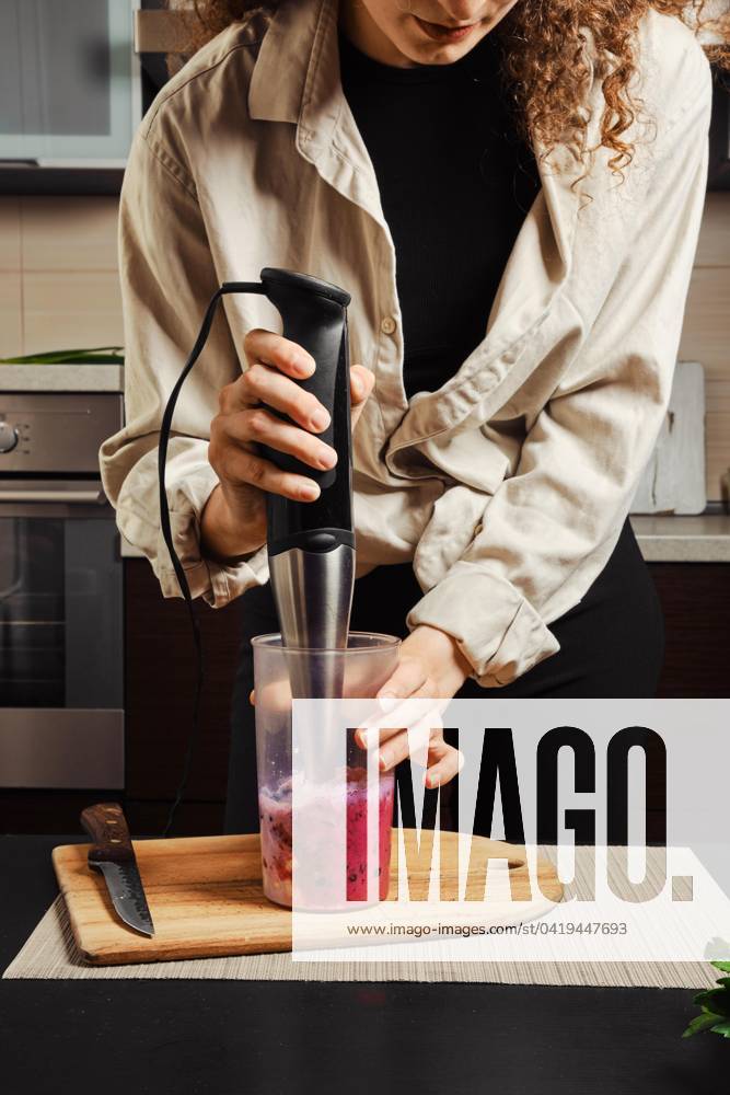 Unknown Woman makes DETOX Shake Or Smoothie to House with Mixer