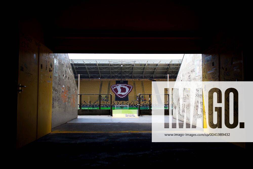 View into the stadium from the entrance of the K block shortly before the stadium gates will be opened 29 08 2019, football, GER, 2 Bundesliga, 5 matchday, season 2019 20, SG Dynamo Dresden vs. FC St Pauli, Rudolf Harbig stadium, SG Dynamo Dresden FC St Pauli