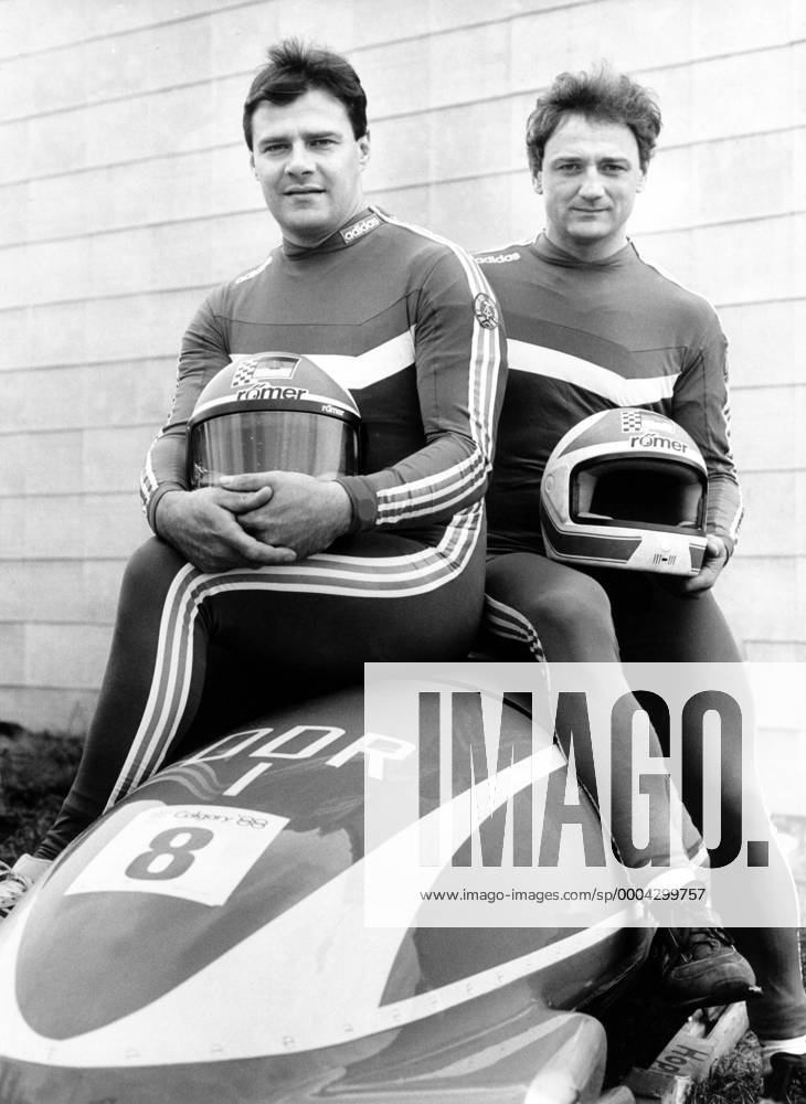 Pilot Wolfgang Hoppe (li.) und Bogdan Musiol (beide DDR) Bobsport Herren 1988, Bob, Zweierbob, Zweier, 2er, 2 er Gruppe Aufnahmedatum geschätzt Oberhof