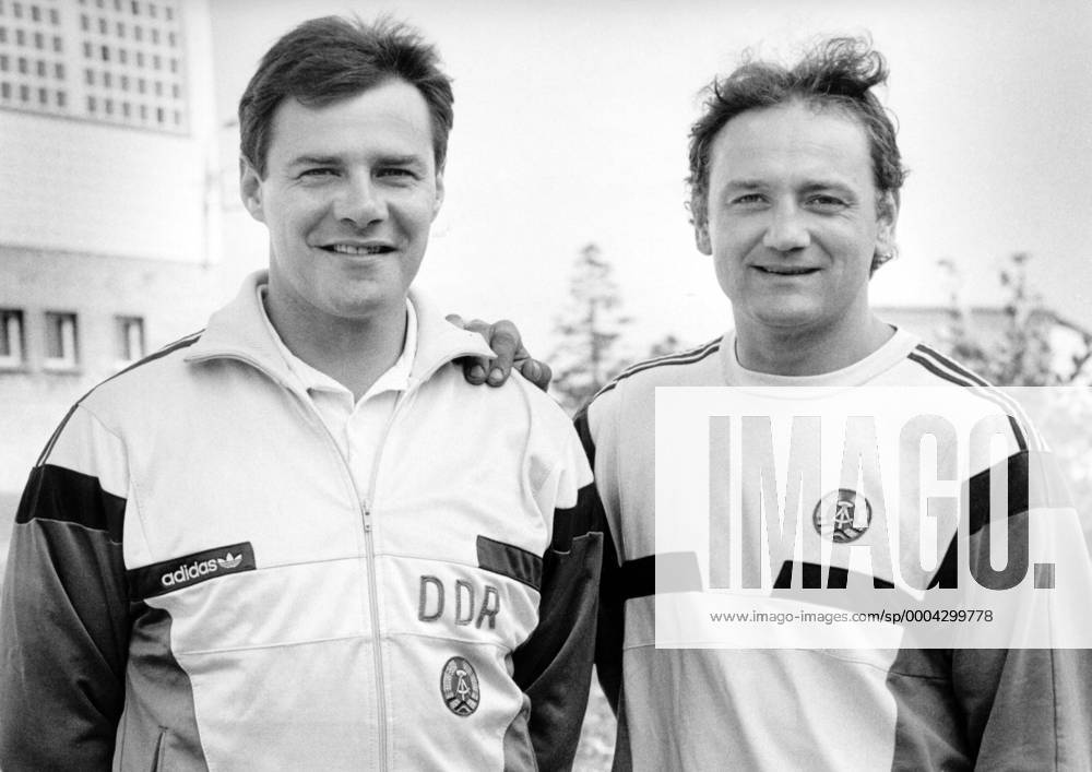 Pilot Wolfgang Hoppe (li.) und Bogdan Musiol (beide DDR) Bobsport Herren 1987, Bob, Zweierbob, Zweier, 2er, 2 er Gruppe Aufnahmedatum geschätzt Oberhof Freude,