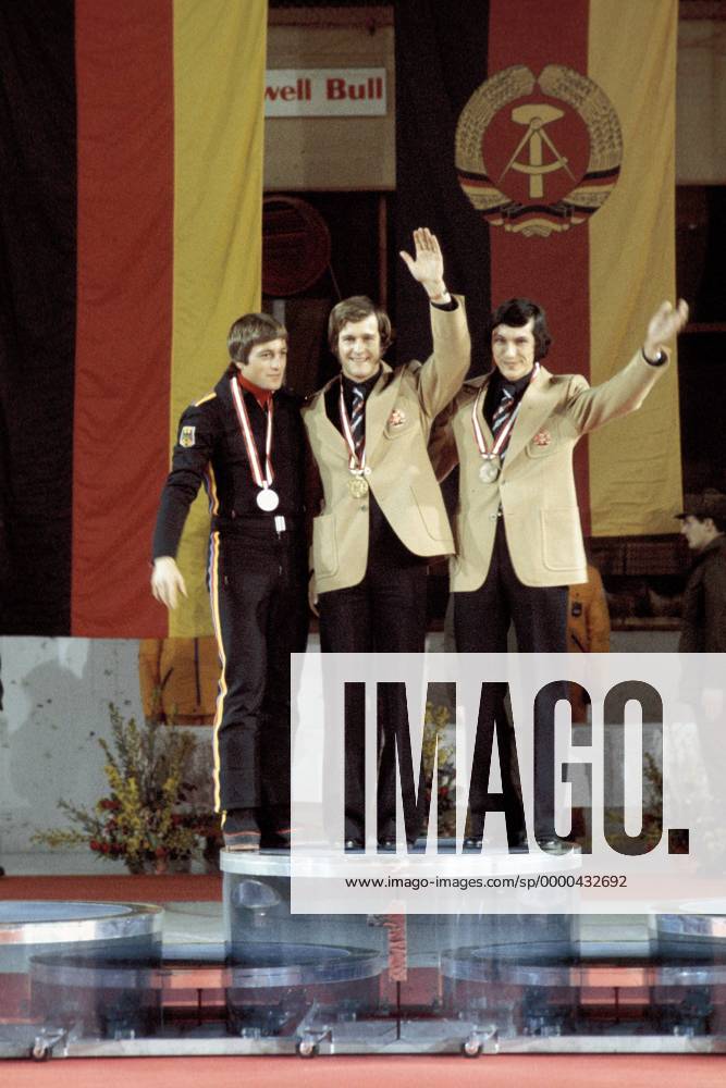 V. li.: Urban Hettich (BRD), Olympiasieger Ulrich Wehling und Konrad Winkler (beide DDR) Nordische Kombination OS Winter Herren Olympische Winterspiele 1976, Olympia, Olympiade, Spiele, Ski nordisch, nordischer Skisport Gruppe Innsbruck Freude, Kameradschaft,
