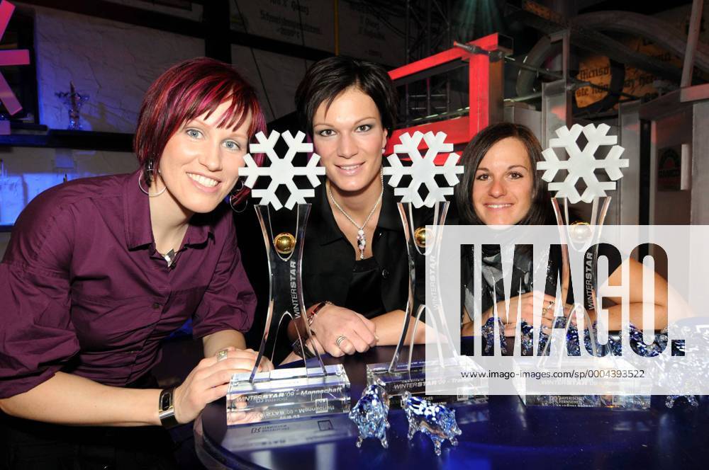 V.li.: Kathi Wilhelm, Maria Riesch und Kathrin Hölzl (alle Deutschland) mit den Trophäen für die Winterstars 2009 Alpiner Skilauf Damen Winterstar 2009, Preisverleihung, Ehrung, Gruppe Bodenmais