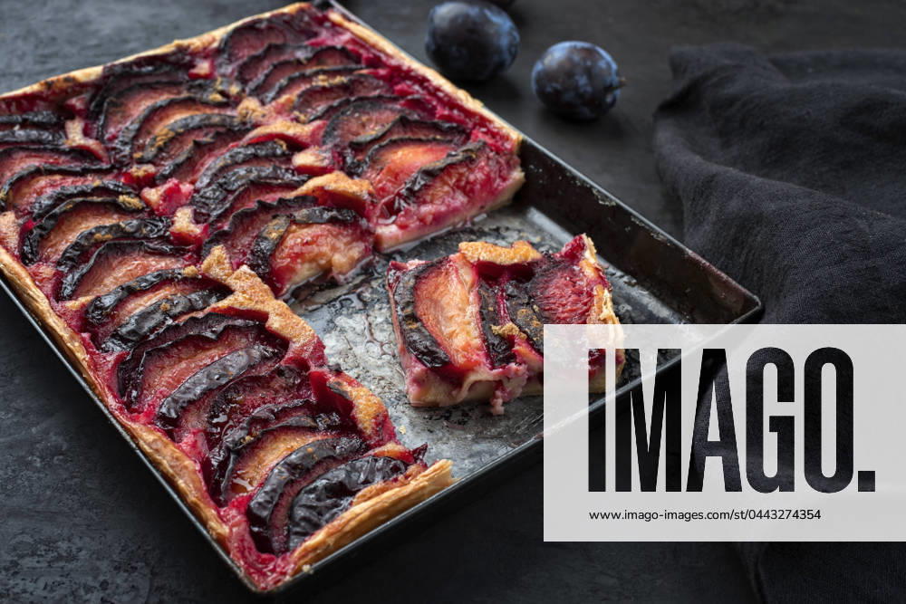 IMAGO Creative, Herbst, Food, Pflaumenkuchen pflaumenkuchen,blechkuchen,datschi,zwetschgendatschi,zwetschgenkuchen,kuchen ** plum cake,sheet cake,plum cakes,cakes khh-ikp