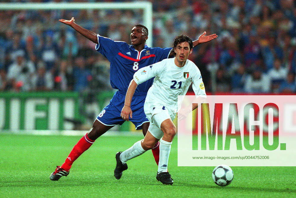 Fußball, EM Finale 2000 in Rotterdam, Frankreich - Italien 2-1 n.V. Marcel Desailly & Delvecchio France V Italy France V Italy Euro 2000 Final