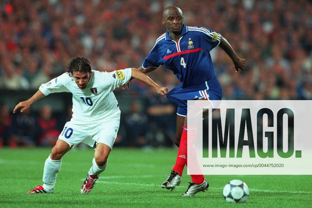 Fußball, EM Finale 2000 in Rotterdam, Frankreich - Italien 2-1 n.V. Del Piero & Patrick Vieira France V Italy France V Italy Euro 2000 Final
