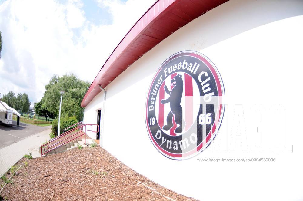 Neues Logo des BFC Dynamo an der Tribüne des heimischen Stadions im Sportforum Hohenschönhausen Fußball Herren NOFV Oberliga 2009 2010, Nordost, Berliner FC Dynamo o0 Fotostory, Vereinsstory Totale Berlin