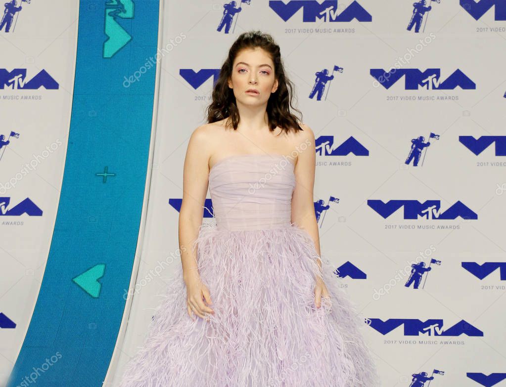 Singer-songwriter Lorde at the 2017 MTV Video Music Awards held at the Forum in Inglewood, USA on August 27, 2017.