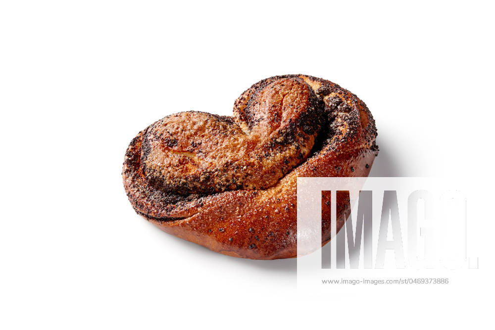 IMAGO Creative: Food, Mohn ?weet bun with poppy seed filling and browned crust on white Freshly baked sweet bun with poppy seed filling and browned crust presented on white background. Popular pastries concept