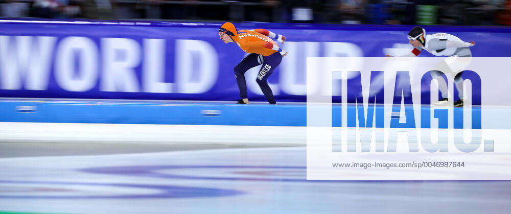 (200308) -- HEERENVEEN, March 8, 2020 -- Esmee Visser (L) of the Netherlands and Claudia Pechstein of Germany compete during the Ladies 3000m Division A race of the ISU World Cup Speed skating, Eisschnelllauf Final in Heerenveen, the Netherlands, March 7, 2020. ) (SP)NETHERLANDS-HEERENVEEN-ISU WORLD CUP-SPEED SKATING-FINAL ZhangxCheng