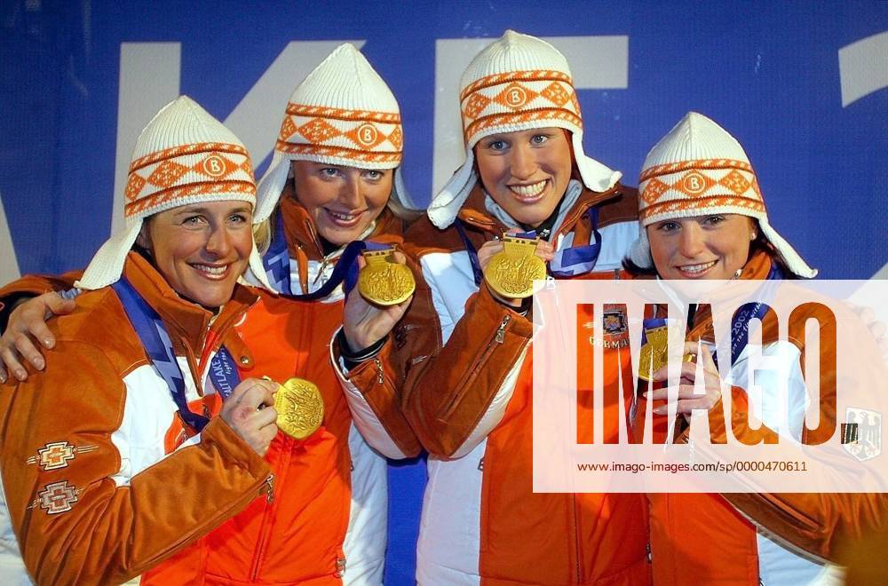 Gold für die 4x7,5km-Staffel, v.li.: Uschi Disl, Kathrin Apel, Kati Wilhelm und Andrea Henkel (alle Deutschland) Biathlon OS Winter Damen Olympische Winterspiele 2002, Olympia, Olympiade, Spiele, Ski Nordisch, nordischer Skisport Gruppe Olympic Medals Plaza Salt Lake City Utah Glück, Freude,