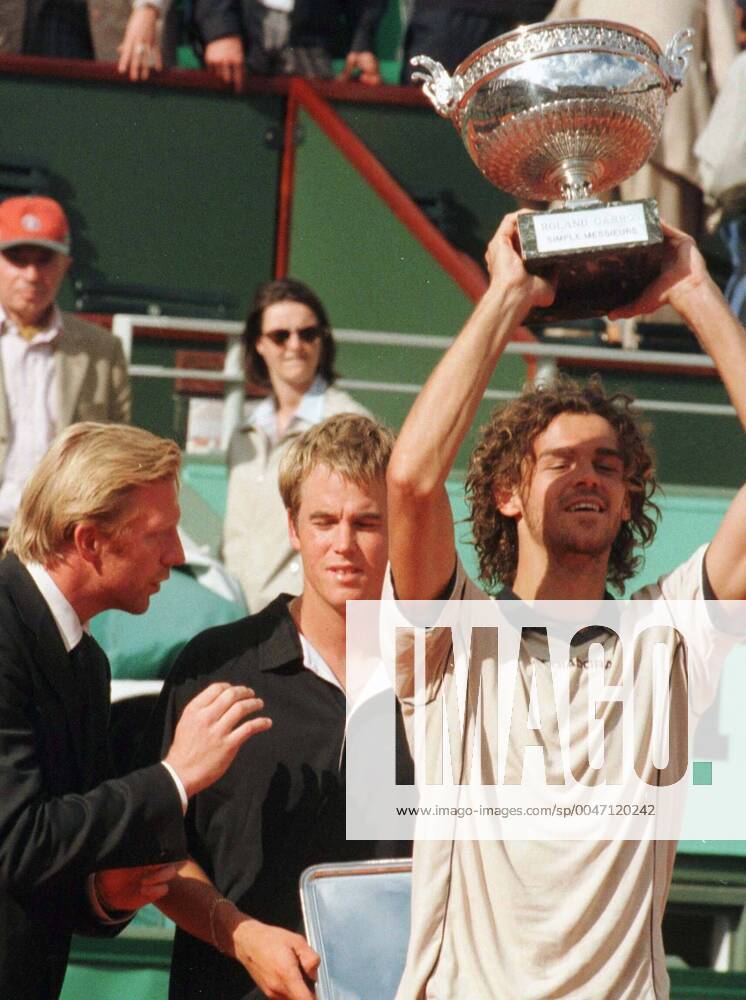 Tennis, French Open Gustavo Kuerten of Brazil celebrates with the trophy after winning the final against Magnus Norman of Sweden in the French Open on June 11, 2000 in Paris, France BILDBYRAN,
