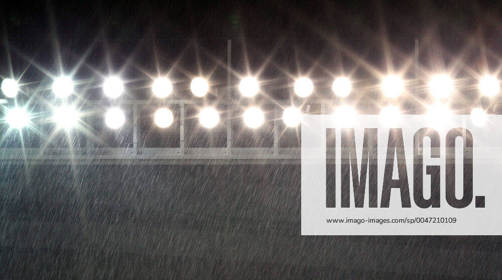 VfB Stuttgart Eintracht Braunschweig Germany, Stuttgart, 16 12 2015, Football, DFB Pokal, Season 2015 2016, Round of 16, VfB Stuttgart Eintracht Braunschweig 3 2 n V Floodlight in the rain