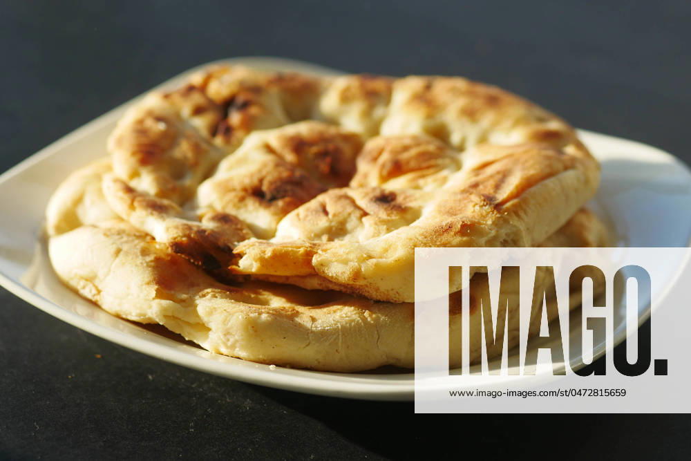 IMAGO Creative, Food, Brot, Naan naan bread on a plate naan bread on a plate .