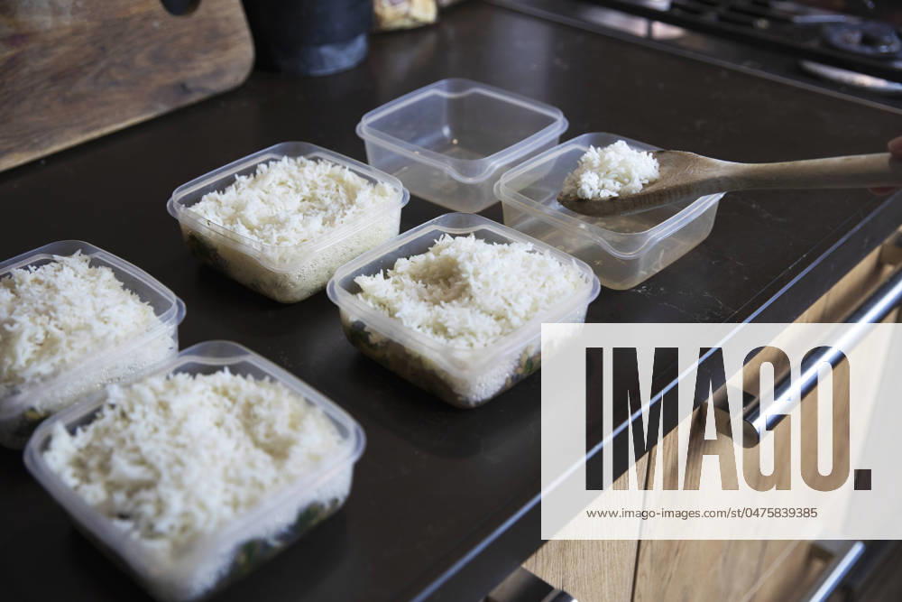 IMAGO Creative, Food, Trend, Meal Prep Meal prep. Stack of home cooked rice and chicken dinners in containers ready to be frozen for later use as quick and easy ready meals. Food prepping for healthy dieting Meal prep. Stack of home cooked rice and chicken dinners in containers ready to be frozen for later use as quick and easy ready meals. Food prepping for healthy dieting close up