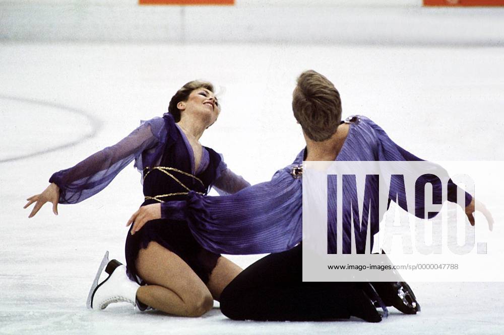 Die Olympiasieger Jayne Torville und Partner Christopher Dean aus Großbritannien in Pose kniend auf dem Eis, Ausdruck, Hingabe Eistanz OS Winter Olympische Spiele, Winterspiele, Olympia, Olympiade: Eistanzen, Sarajewo Gruppe Sarajevo Harmonie,