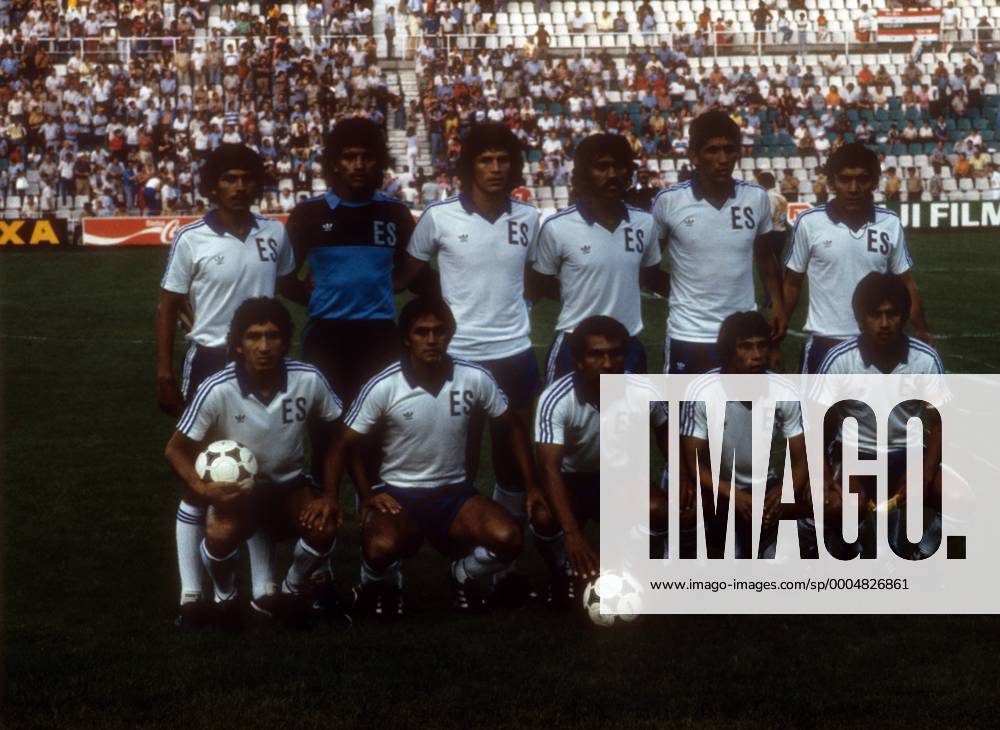 Mannschaftsfoto El Salvador mit Torwart Luis Mora, Mario Castillo, Jose Jovel, Carlos Recinos, Joaquin Ventura, Jose Rugamas, Francisco Hernandez, Jose Huezo, Jorge Gonzalez, Jose Rivas, Jaime Rodriguez Fußball WM Herren WM 1982, Länderspiel, Nationalteam, Nationaltrikot, Gruppe Elche