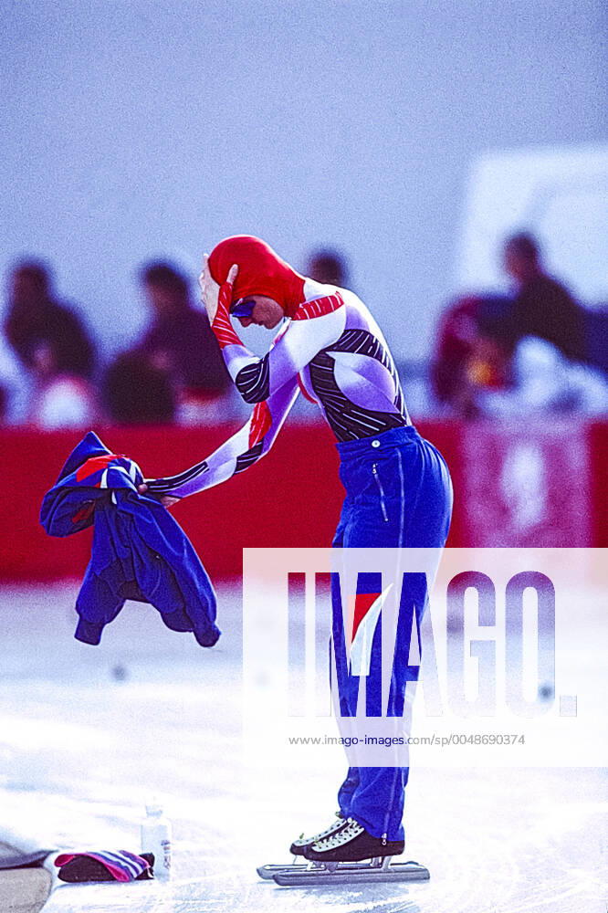 Archivbilder der Woche Sport KW41 Speed skating, Eisschnelllauf Bonnie Blair Bonnie Blair (USA) wins the gold medal in the women s 500m long track speed skating at the 1992 Olympic Winter games, Winterspiele,Spiele, Summer games