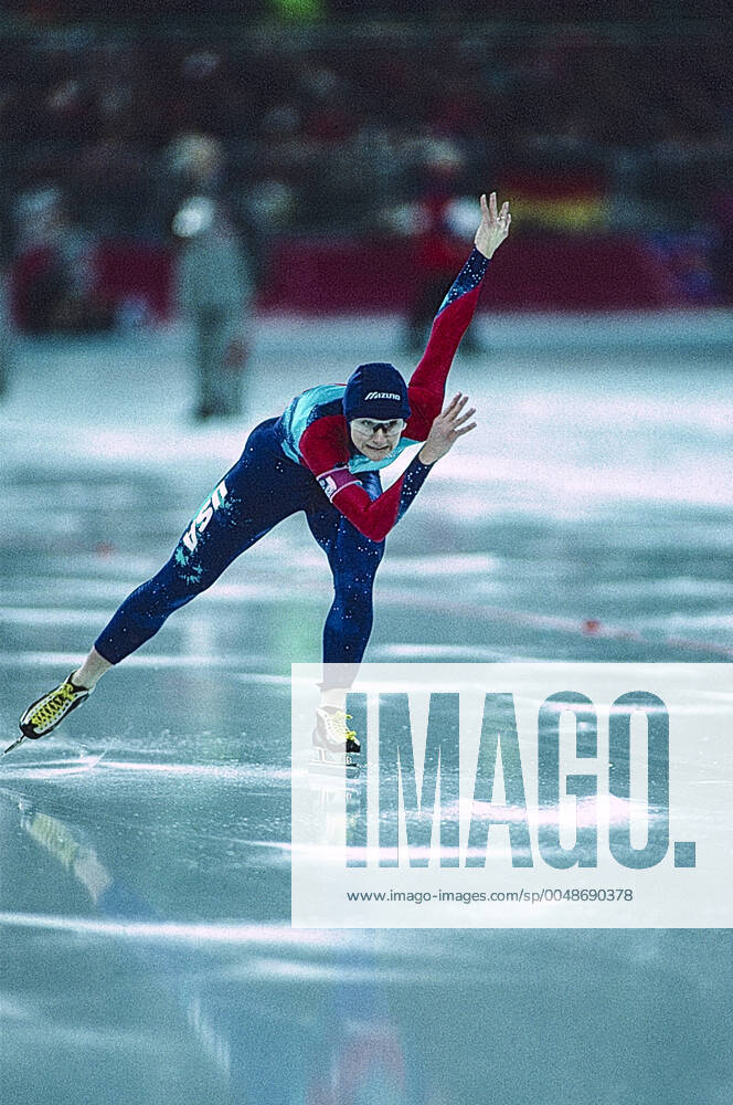 Speed skating, Eisschnelllauf Bonnie Blair Bonnie Blair (USA) wins the gold medal in the women s 1000m long track speed skating at the 1994 Olympic Winter games, Winterspiele,Spiele, Summer games