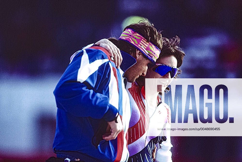 Speed skating, Eisschnelllauf Bonnie Blair Bonnie Blair (USA) with her coach Peter Mueller at the 1994 Olympic Winter games, Winterspiele,Spiele, Summer games