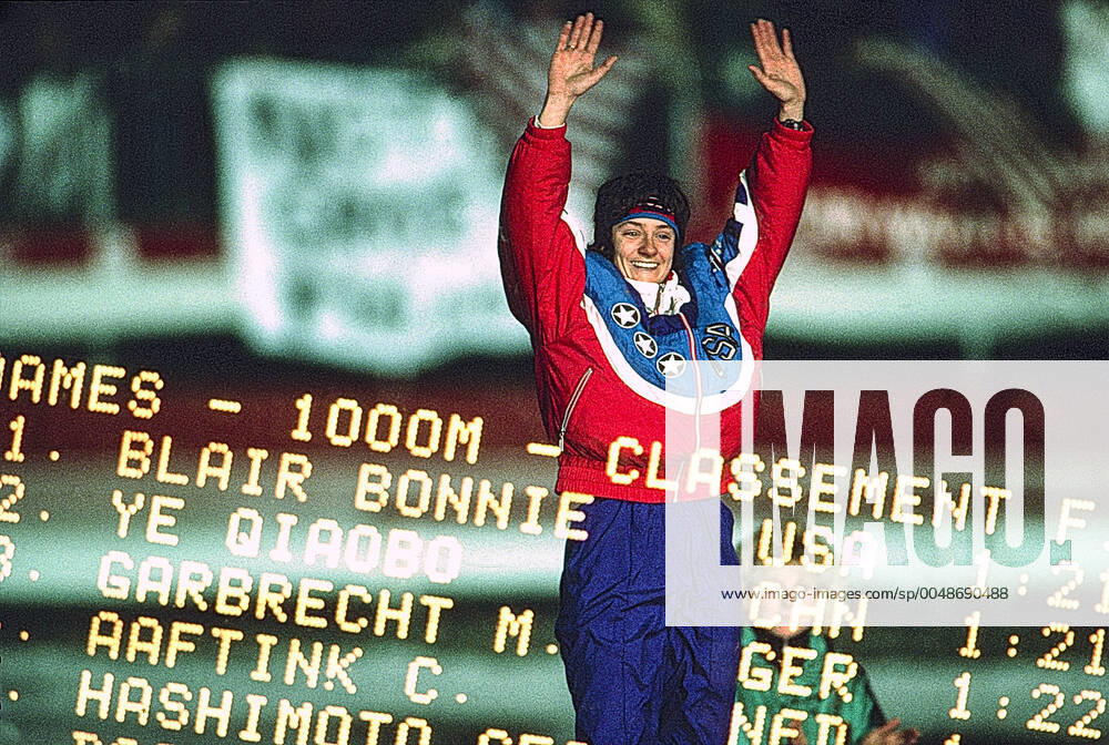 Archivbilder der Woche Sport KW41 Speed skating, Eisschnelllauf Bonnie Blair Bonnie Blair (USA) wins the gold medal in the women s 1000m long track speed skating at the 1992 Olympic Winter games, Winterspiele,Spiele, Summer games Albertville L anneau de vitesse France