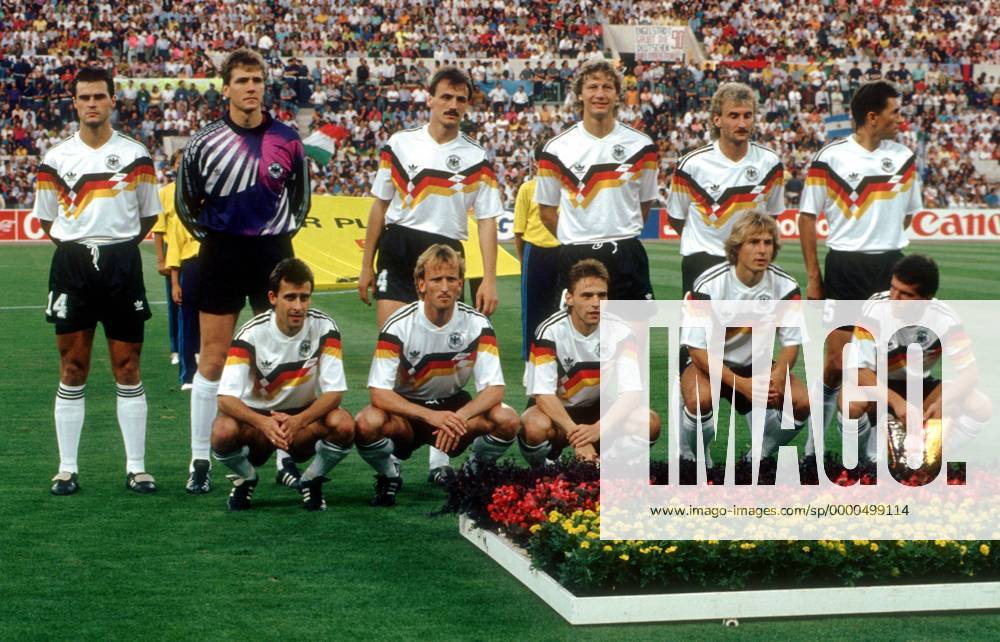Mannschaftsfoto Deutschland, hinten v. li.: Thomas Berthold, Torwart Bodo Illgner, Jürgen Kohler, Guido Buchwald, Rudi Völler, Klaus Augenthaler, vorn: Pierre Littbarski, Andreas Brehme, Thomas Häßler, Jürgen Klinsmann, Lothar Matthäus Fußball WM Herren Weltmeisterschaft 1990, Länderspiel, Finale, Endspiel Totale Olympiastadion Rom