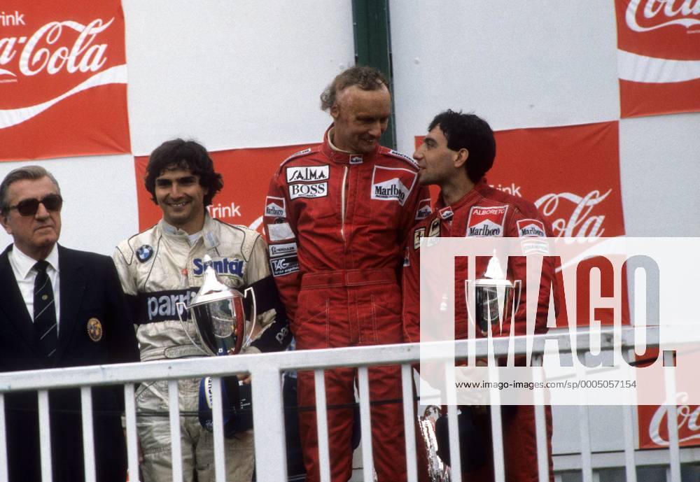 Siegerehrung GP von Österreich in Zeltweg 1984, v.li.: FISA Präsident Jean Marie Balestre (Frankreich), Nelson Piquet (Brasilien Brabham BMW), Sieger Niki Lauda (Österreich McLaren TAG Porsche) und Michele Alboreto (Italien Ferrari) Motorsport Grand Prix Herren Großer Preis von Österreich 1984, Formel 1 Weltmeisterschaft, F1, F, GP, WM Gruppe Österreichring Zeltweg Freude,
