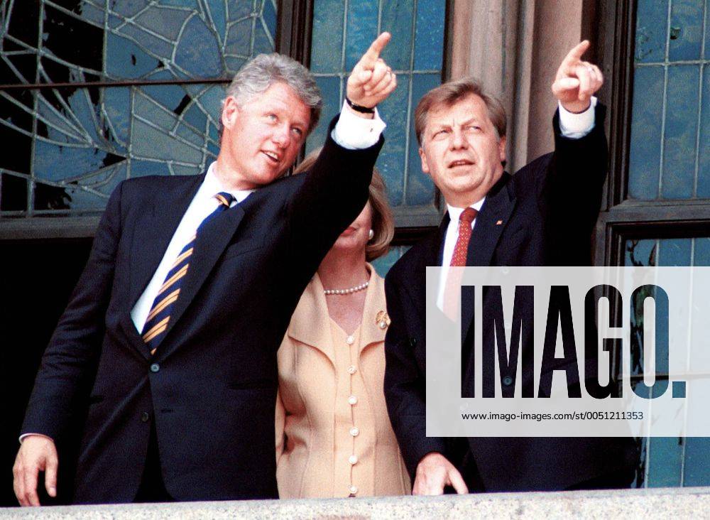 V.l.n.r.: Präsident Bill Clinton mit Ehefrau Hillary Rodham Clinton (beide USA), Eberhard Diepgen (GER CDU Regierender Bürgermeister Berlin) in Berlin