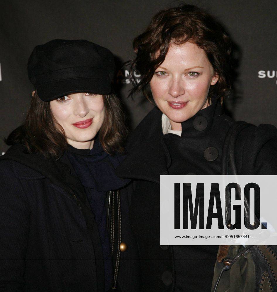 Schauspielerinnen Winona Ryder und Gretchen Mol (beide USA) anlässlich der Premiere von - The Ten - auf dem Sundance Festival in Park City lvp20070119047