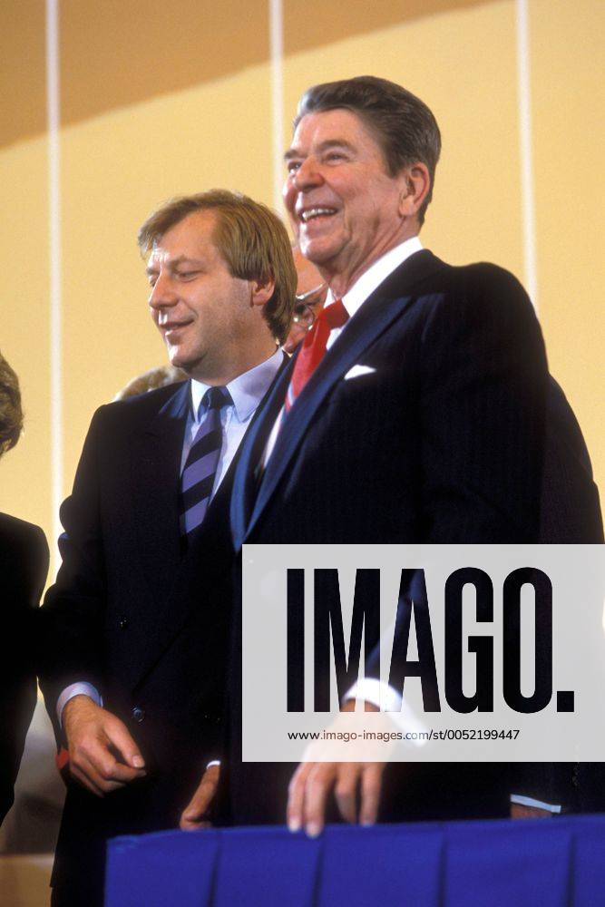 Präsident Ronald Reagan (re., USA) und Eberhard Diepgen (GER CDU Regierender Bürgermeister Berlin) anlässlich des 750. Jahrestages Berlins in Berlin