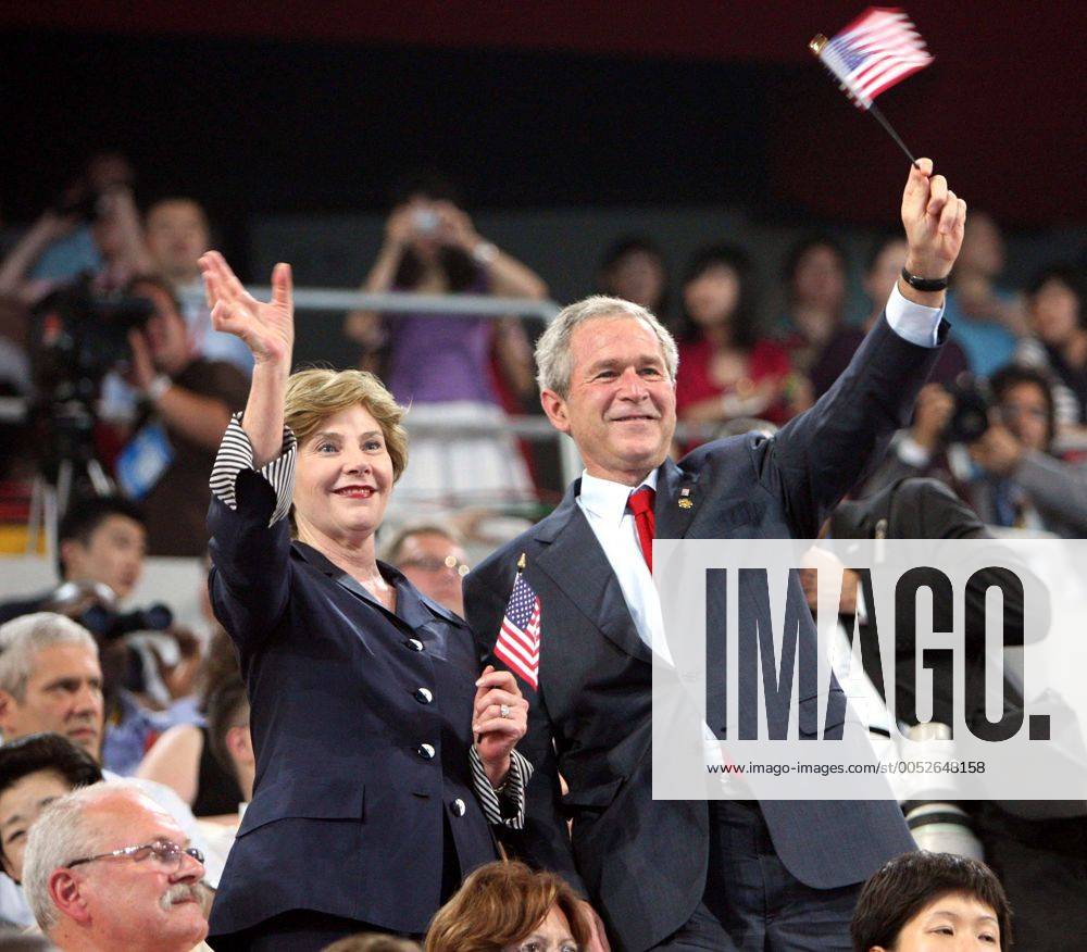 Präsident George W. Bush (USA) und Ehefrau Laura während der Eröffnungsfeier der Olympischen Spiele 2008 in Peking -