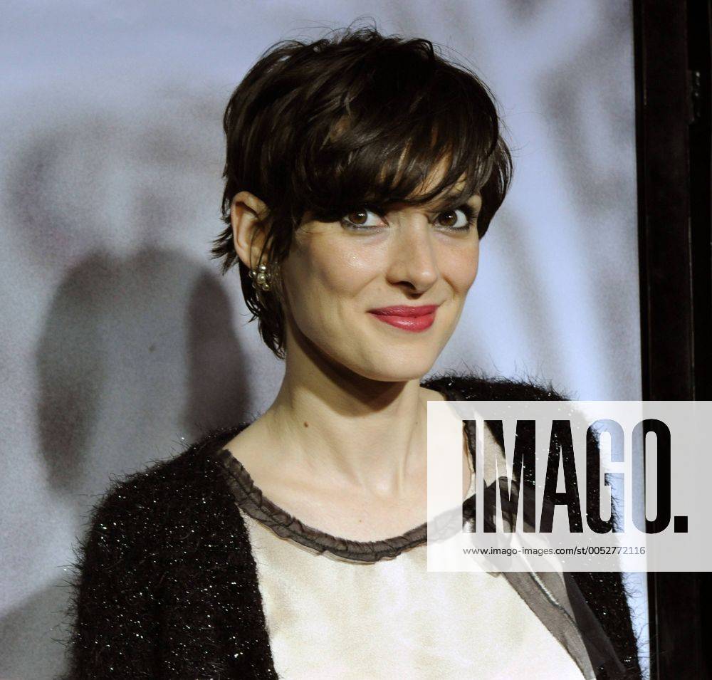 Schauspielerin Winona Ryder anlässlich der Premiere von - Milk - in Beverly Hills - - LAP2008111335