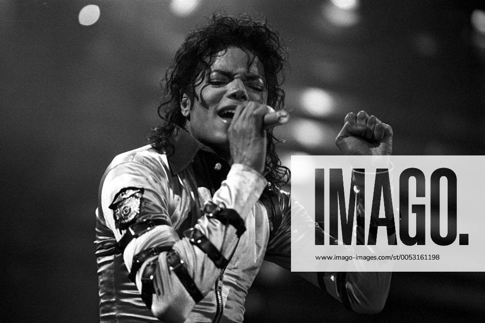 Sänger Michael Jackson während eines Konzertes der BAD-Tour in Werchter - (FGO)