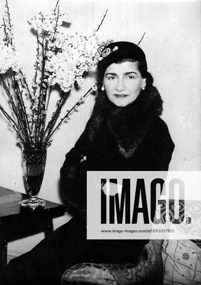 IMAGO ICONS: Coco Chanel Feb 25, 1932 - London, England, UK - (File Photo) COCO CHANEL (born Gabrielle Bonheur Chanel) was a pioneering French fashion designer whose modernist philosophy, menswear-inspired fashions, and pursuit of expensive simplicity made her arguably the most important figure in the history of 20th-century fashion. Her influence on haute couture was such that she was the only person in the field to be named on TIME Magazine s 100 most influential people of the 20th century. PICTURED: COCO CHANEL on a trip to London. London UK - ZUMAk09