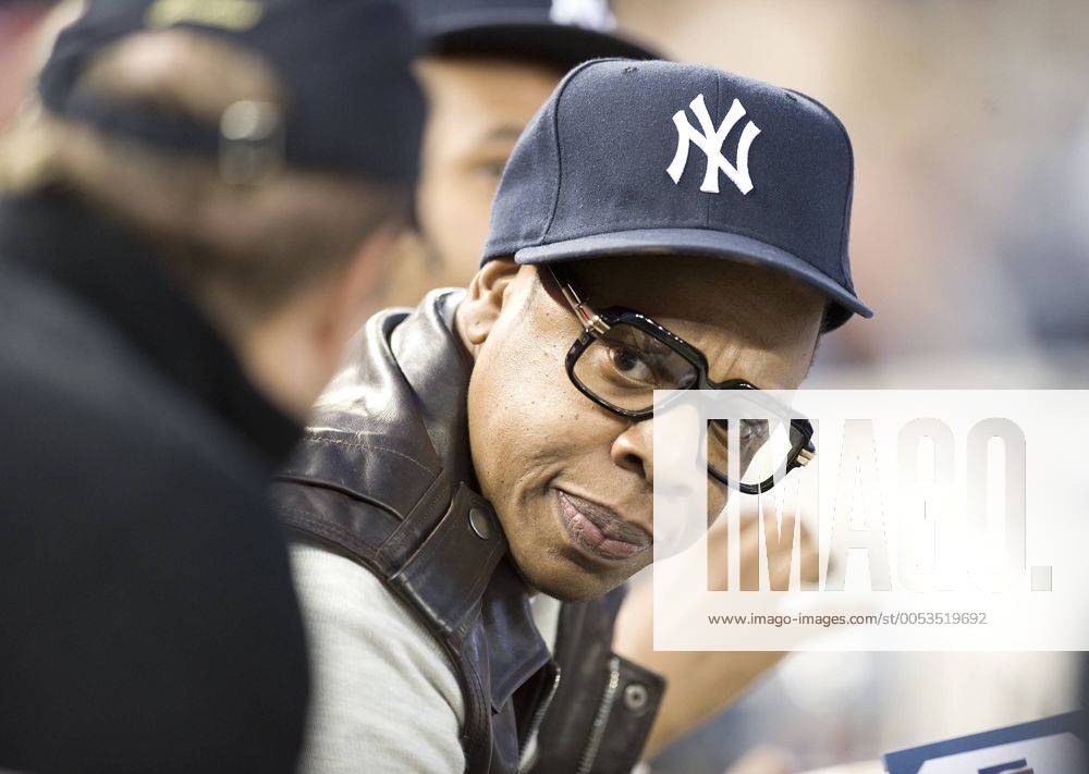 10 07 09 NY Yankees practice for the first game of the ALDS. Rapper Jay-Z at tonight s game. 112206
