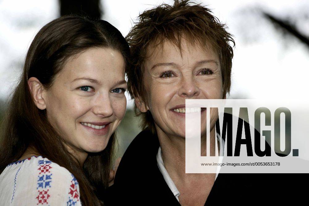 Settermin zur Serie Weißensee in Potsdam-Sacrow mit den Hauptdarstellern v.r. Katrin Sass und Hannah Herzsprung