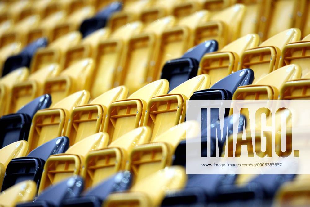 Fußball, Stadiongeschichte SG Dynamo Dresden Sitze im Dresdner Rudolf Harbig Stadion, Heimspielstätte der SG Dynamo Dresden - o0 Sitz Sitzplatz Klappsitz