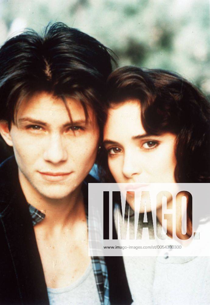 Lethal Attraction (1989) Veronica (WINONA RYDER) findet in dem coolen J.D. (CHRISTIAN SLATER) einen Partner, mit dem sie unbeliebte Schulkameradinnen in den Selbstmord treibt ... 37487 , 09KPAVOXLET UnitedArchives01556