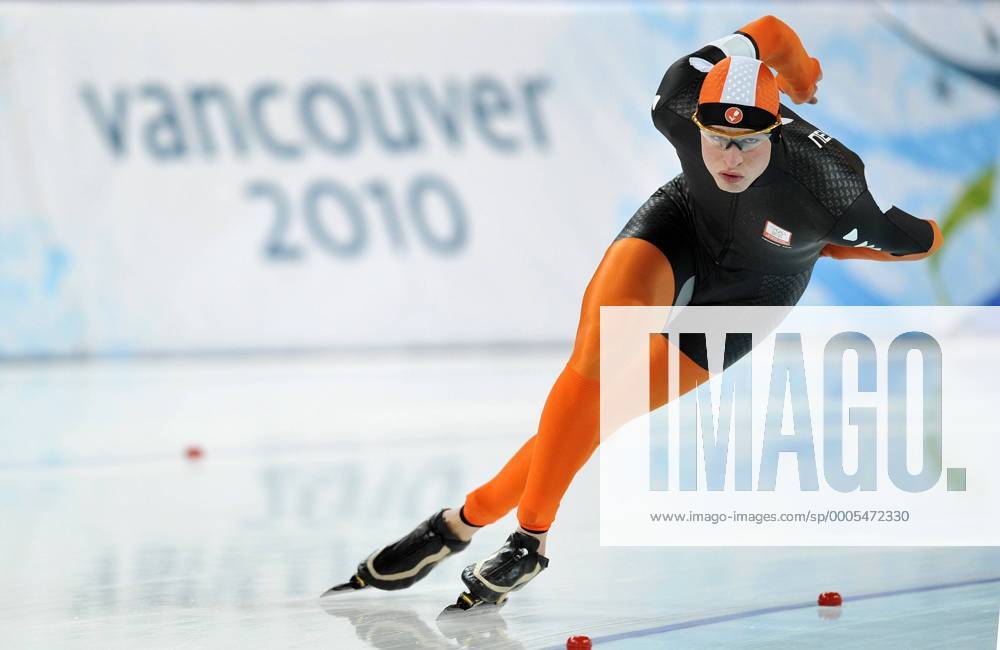 VANCOUVER, Feb. 13, 2010 - Sven Kramer of the Netherlands competes for men s 5000m final of speed skating at the 2010 Winter Olympic Games in Vancouver, Canada, Feb. 13, 2010. o00 Schriftzug
