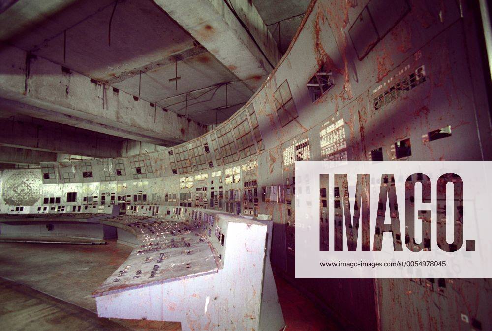 Ehemaliger Kontrollraum des Reaktorblock 4 - 25 Jahre nach der Katastrophe von Tschernobyl