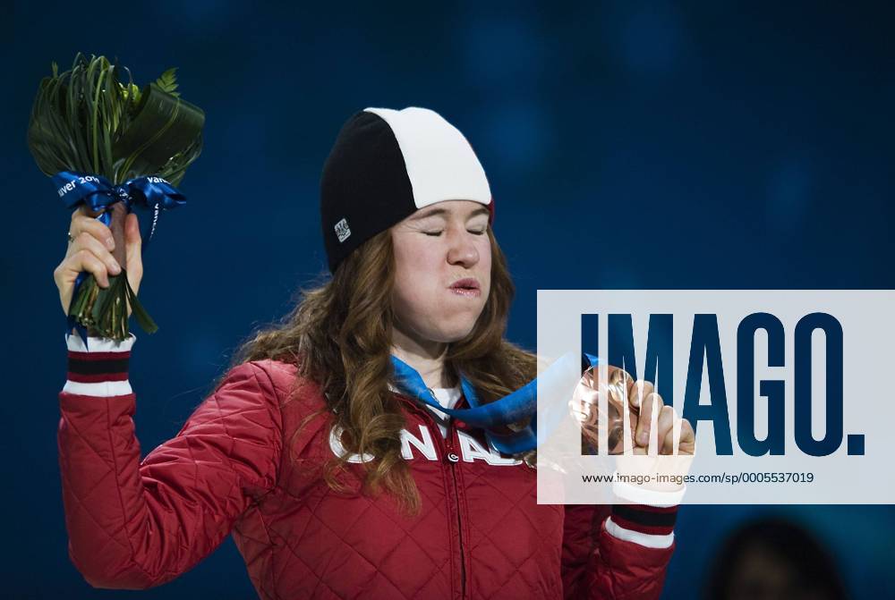 Clara HUGHES, Kanada, 3. Platz Bronzemedaille, Jubel, jubelt, Siegerehrung Medal Ceremony, Eisschnelllaufen Eisschnelllauf 5000m der Damen Frauen , am 24.02.2010. XXI. Olympische Winterspiele 2010, in Vancouver Kanada. o0 Jubel Freude Bronze Medaille Bronzemedaille Mimik kurios