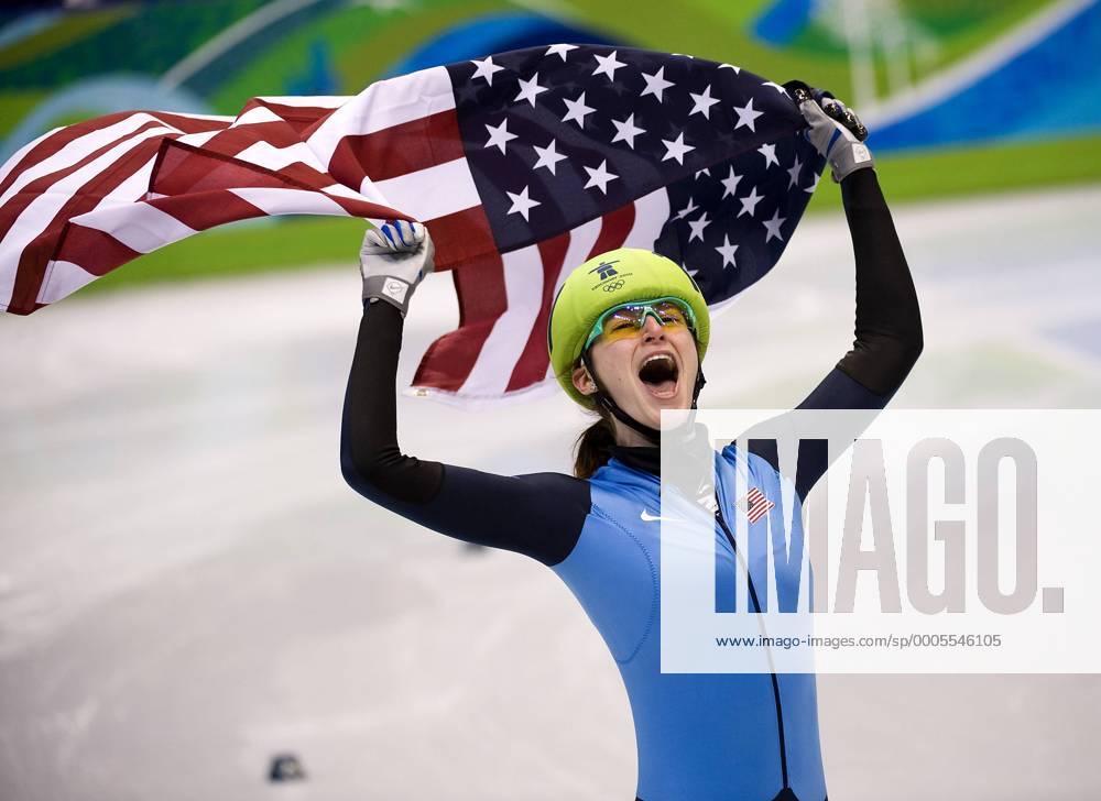 Feb. 26, 2010 - Vancouver, British Columbia, Canada - Olympics Ladies 1000 m Finals Short Track Speed Skating - USA s Katherine Reutter takes a victory lap after being runner up in the Ladies 1000 m Finals Track Speed Skating at the 2010 Winter Olympic on February 26, 2010 in Vancouver, British Columbia. - ZUMAj89 o0 Jubel Freude Objekte Flagge Nationalflagge
