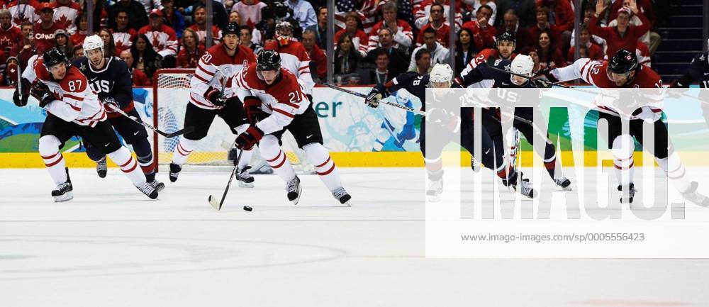 Eric Staal (C, Front) of Canada breaks through during the men s icehockey goldmedalgame with the United States at the 2010 Winter Olympic Games in Canada Hockey Place, Vancouver, Canada, Feb. 28, 2010. . (37)