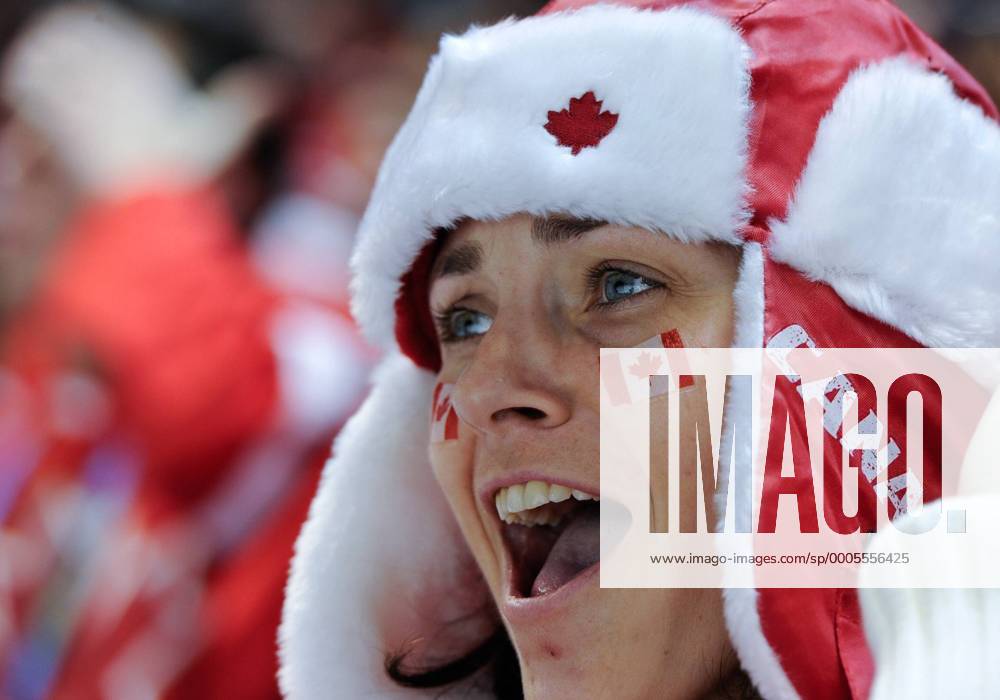 Weiblicher Canada Fan o0 Mütze Kopfbedeckung Gesichtsbemalung Objekte Zuschauer