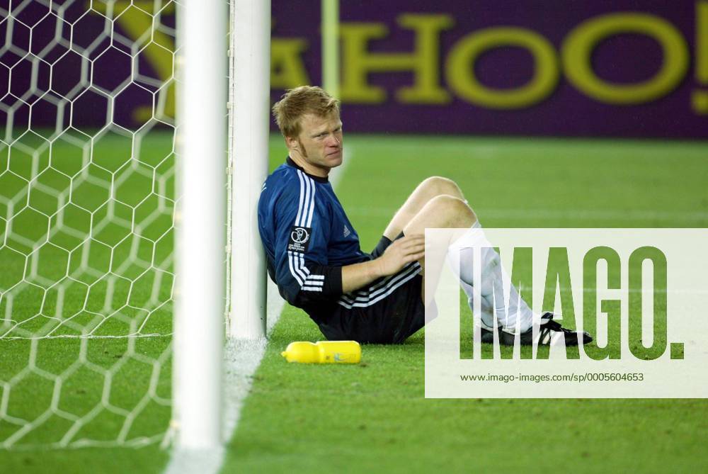 IMAGO Iconic Moments, Fußball JUNE 30, 2002 - Football : A dejected Oliver Kahn of GER after the FIFA World Cup 2002 KOREA JAPAN final match between Brazil and Germany at Yokohama International stadium, Kanagawa, Japan. (2002070318313316) o0 enttäuscht, Niederlage, Verliere